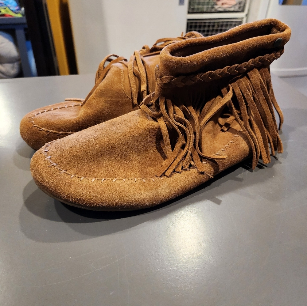 Makalu moccasins